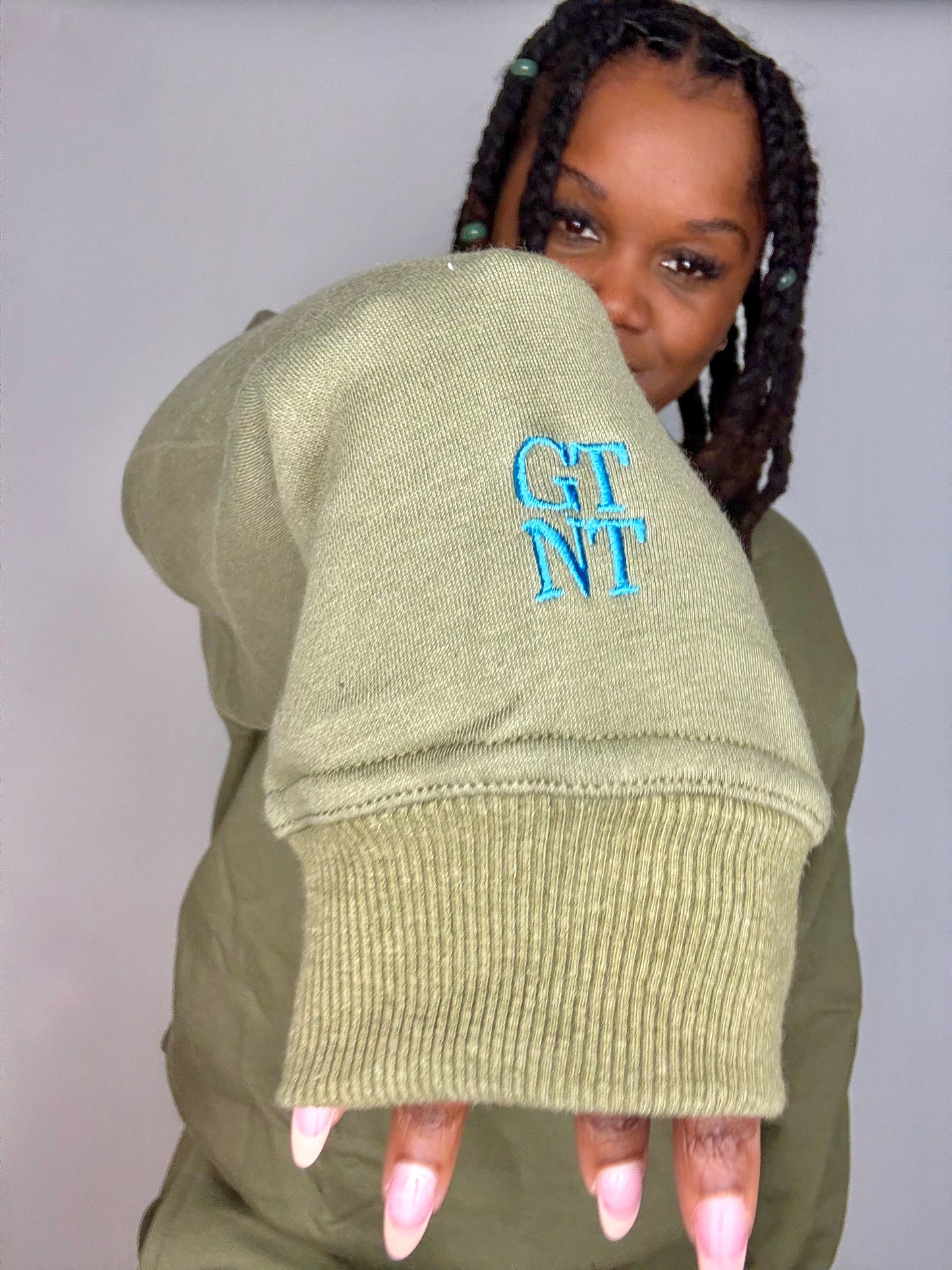 GTNT COZY CREWNECK SWEATSHIRT